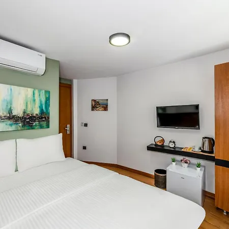 The Xenia Hotel 3*